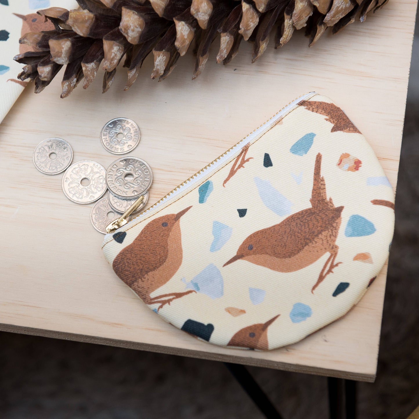 Brown wren print purse