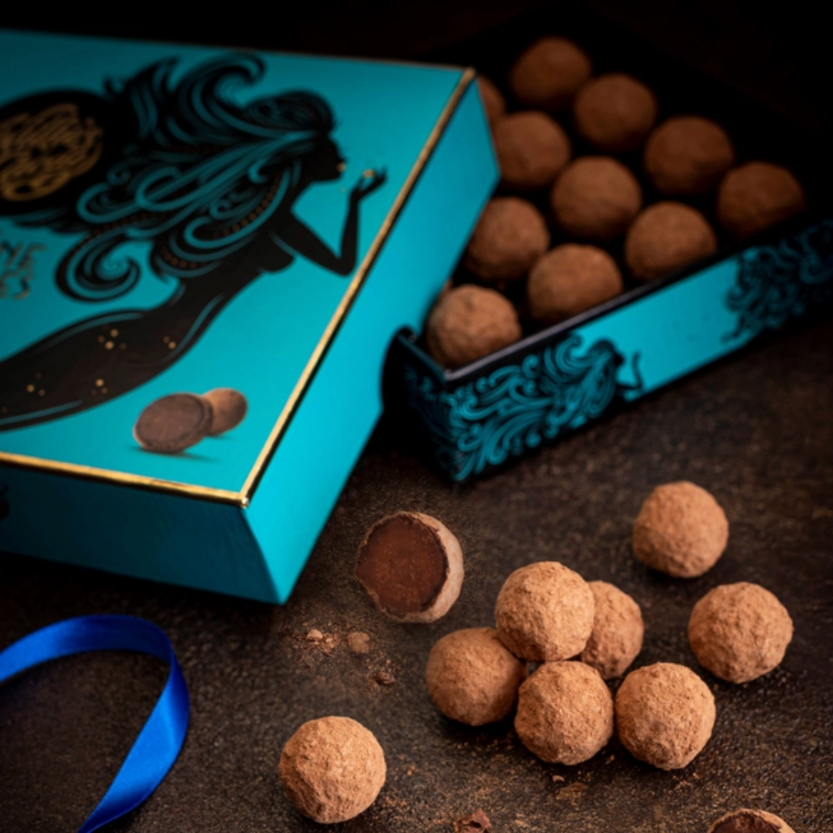 Milk chocolate praline truffles with sea salt