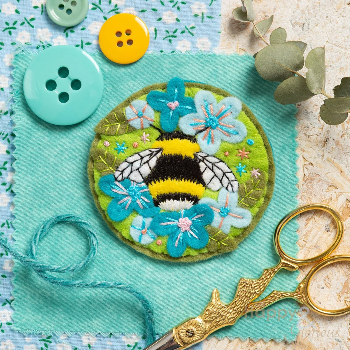 Mini felt bee brooch craft kit